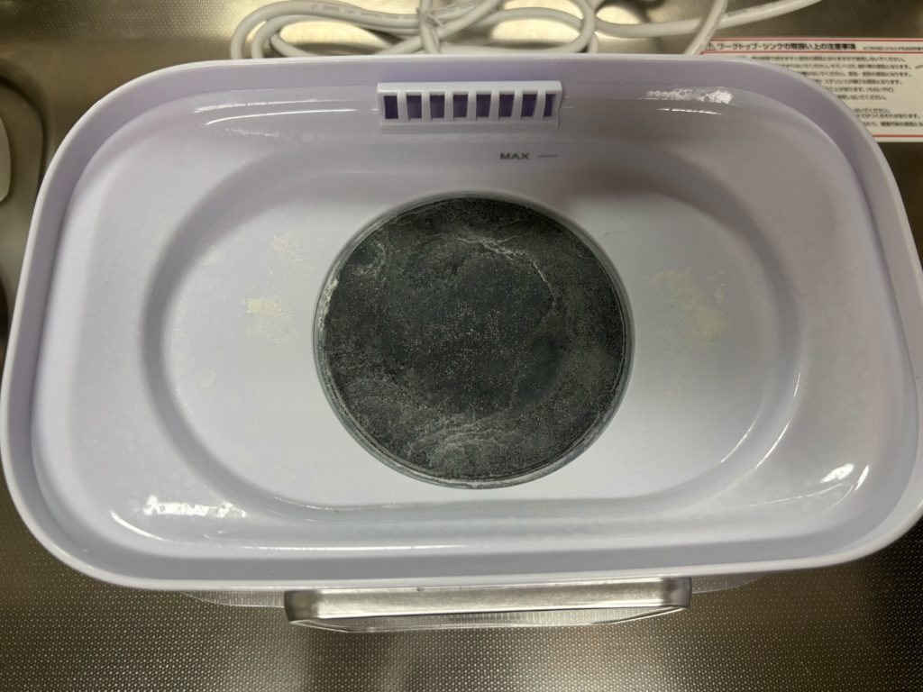 鉄板プレート部分は除菌乾燥後毎日水拭きが必要なことを示す画像